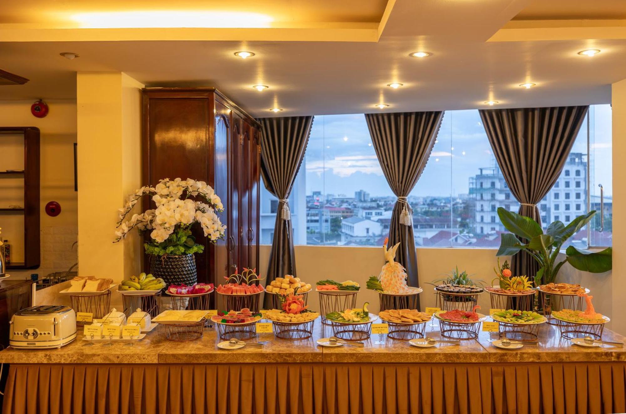 Baly Hotel Hué Eksteriør billede