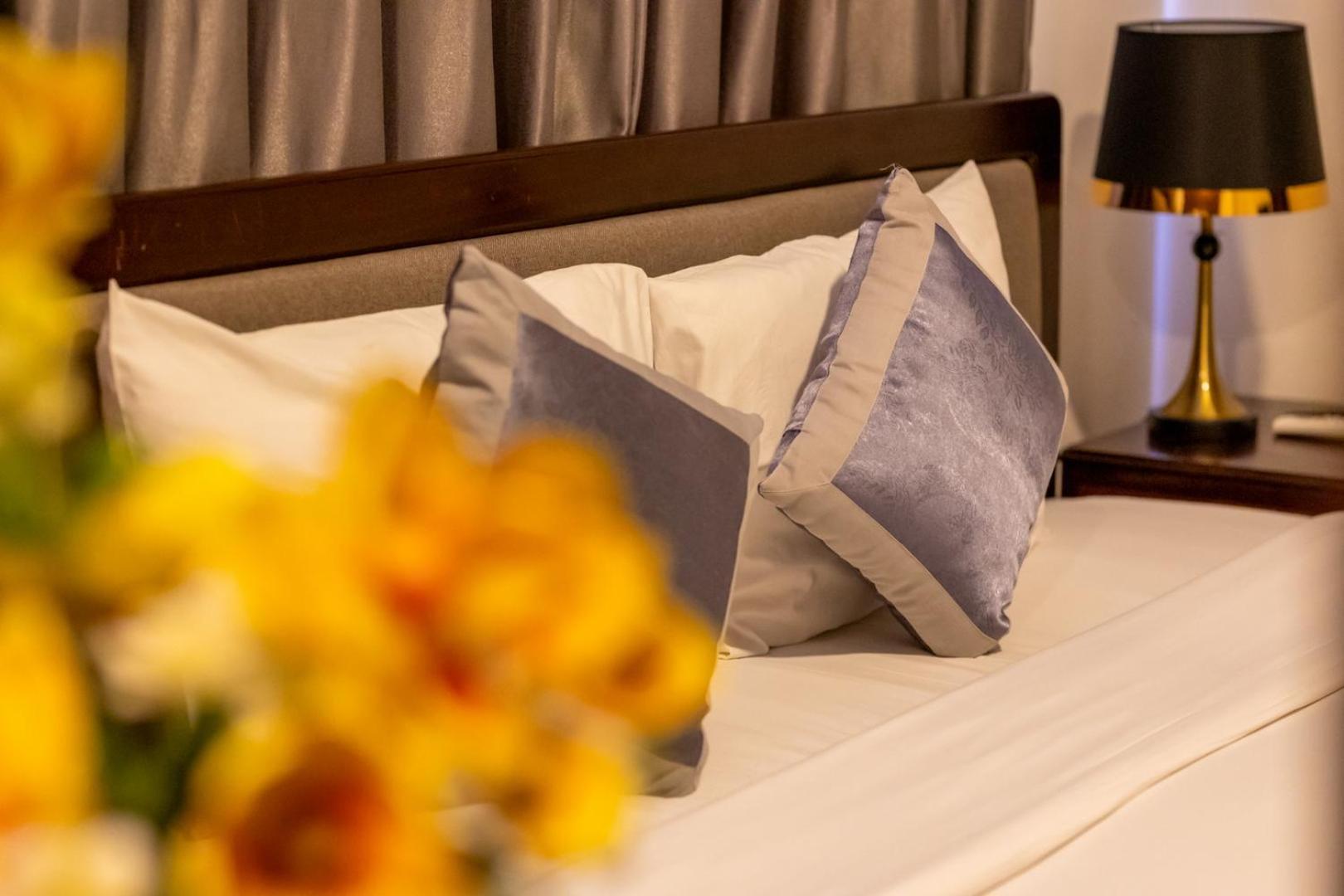 Baly Hotel Hué Eksteriør billede