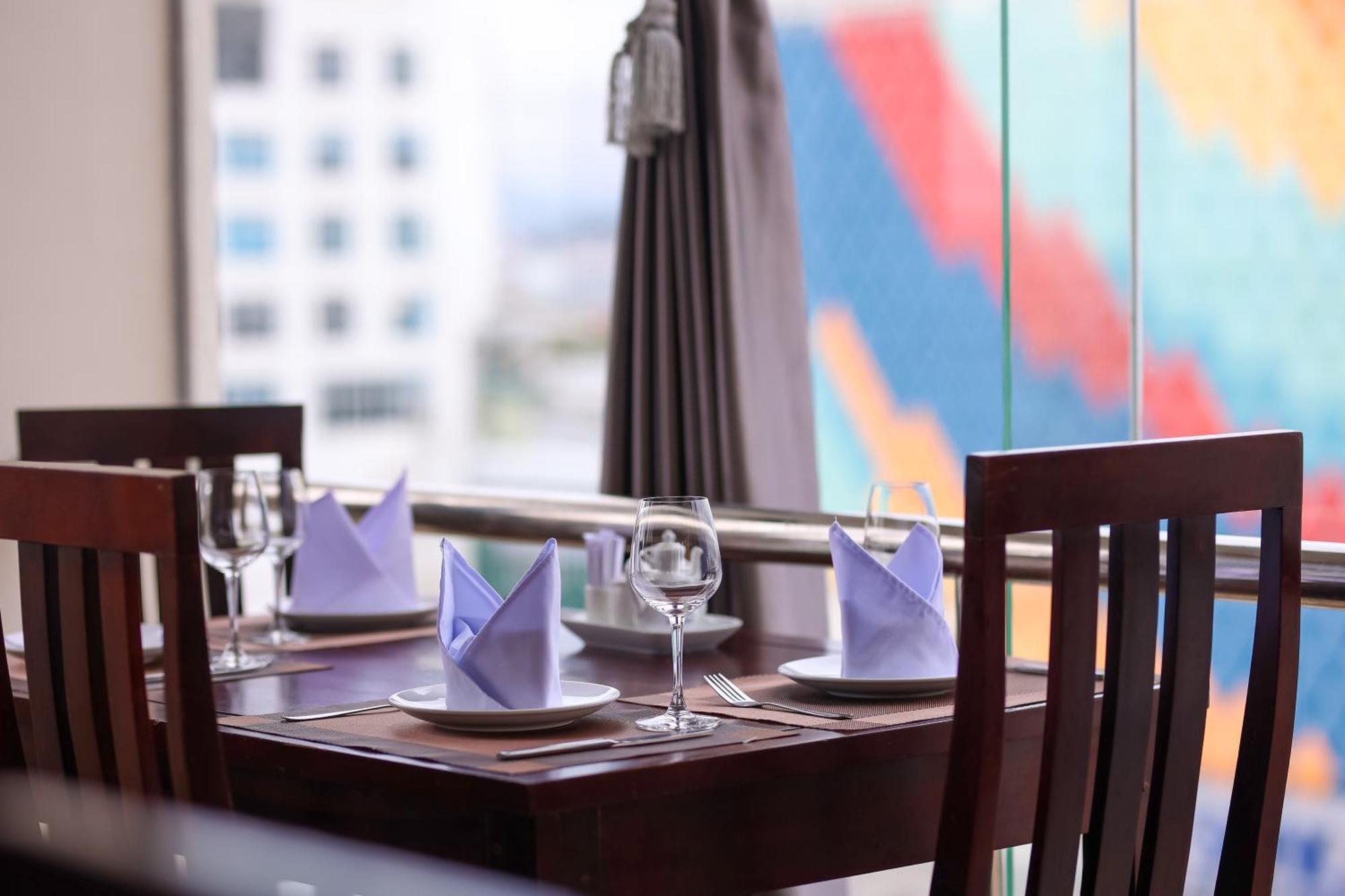 Baly Hotel Hué Eksteriør billede
