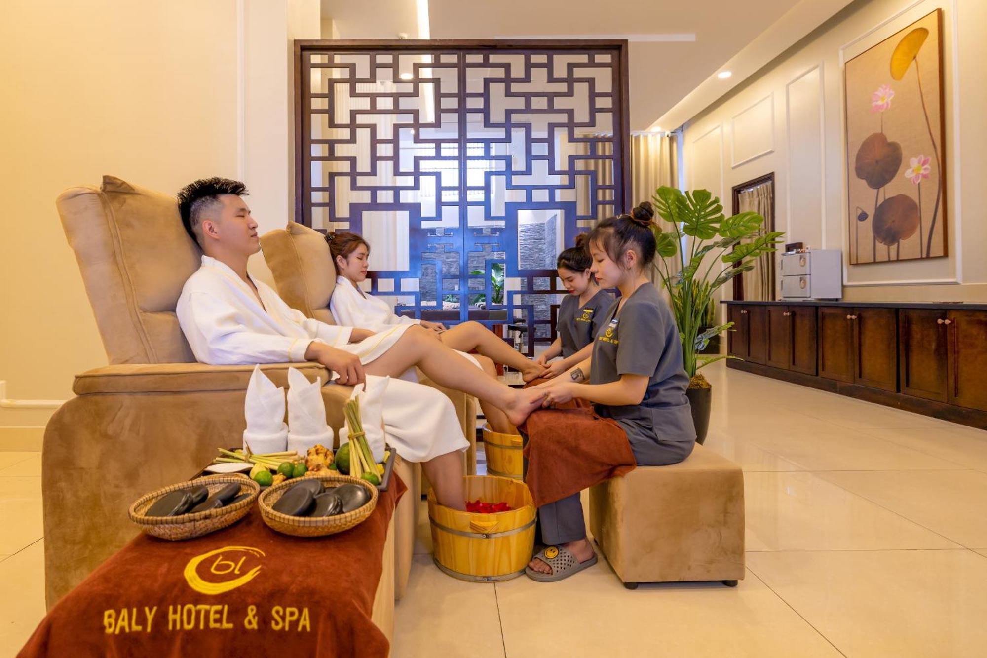 Baly Hotel Hué Eksteriør billede