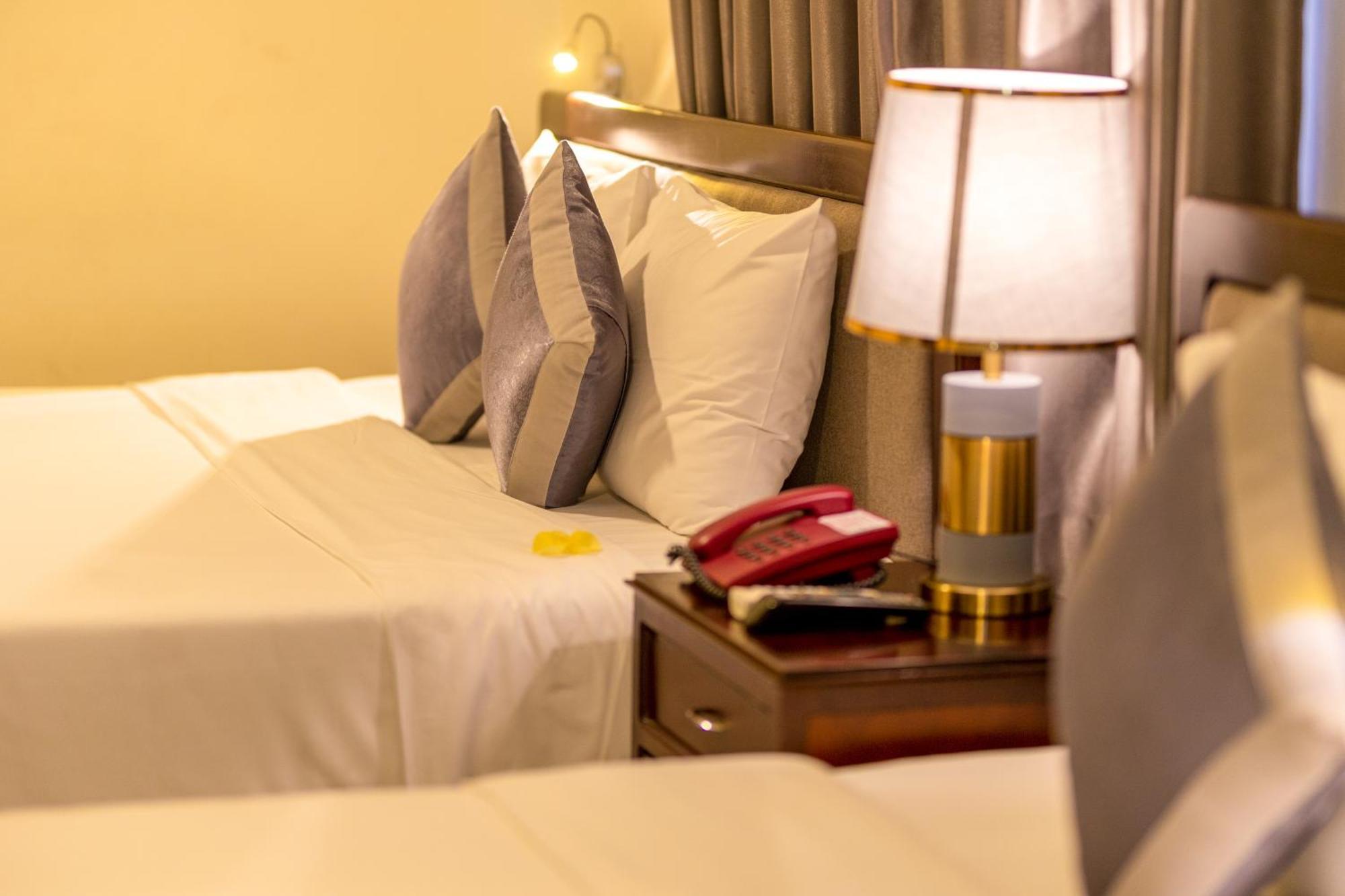 Baly Hotel Hué Eksteriør billede